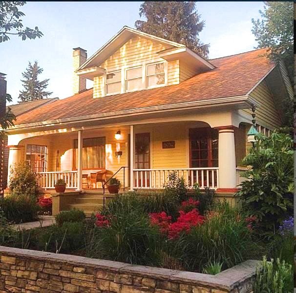 5034 NE Rodney represents an example of the craftsman style. Built in 1922 (Source: Restore Oregon)